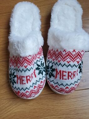 Holiday 'Merry' Knit Slippers - White Faux Fur